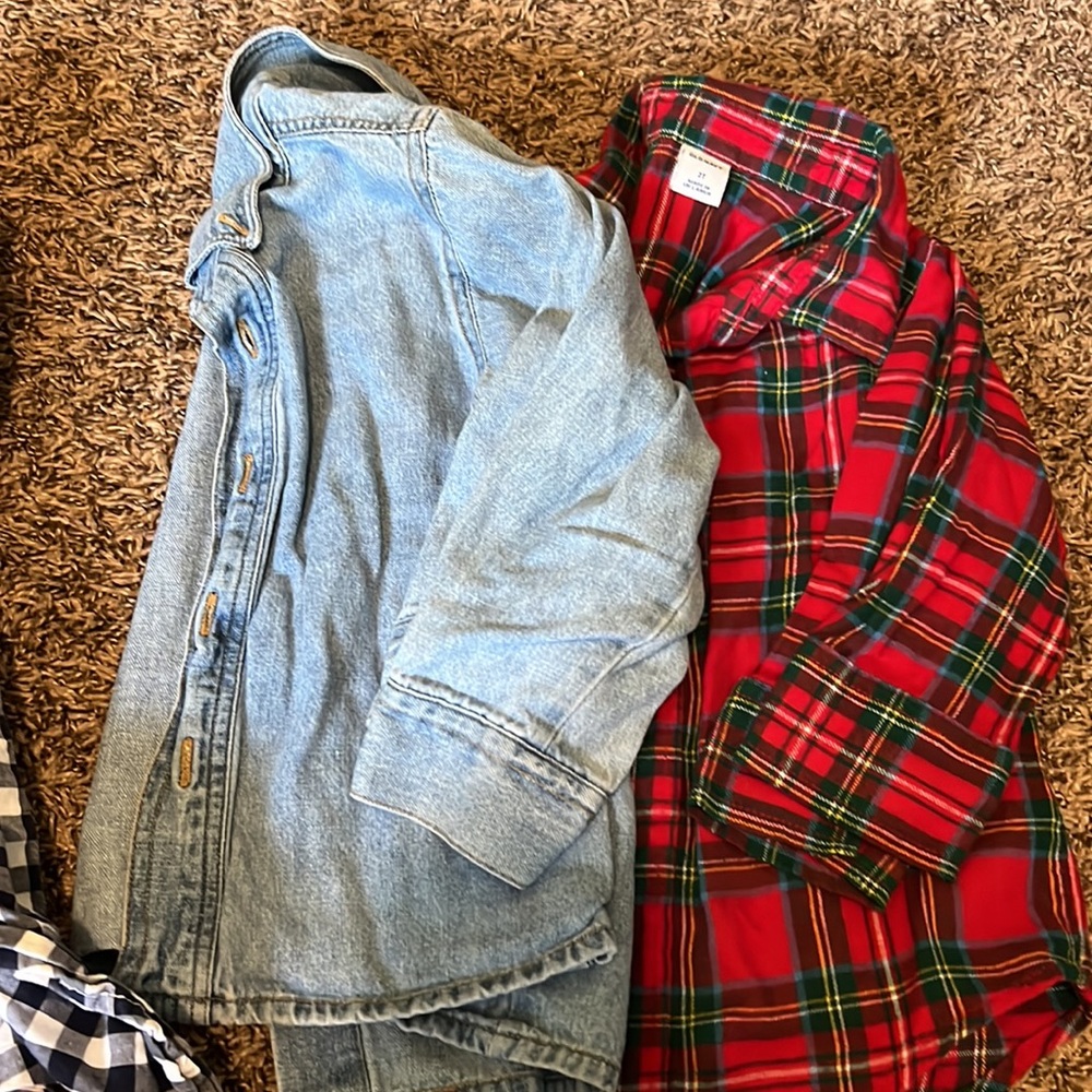 2t Button Down lot - Picture 3 of 3